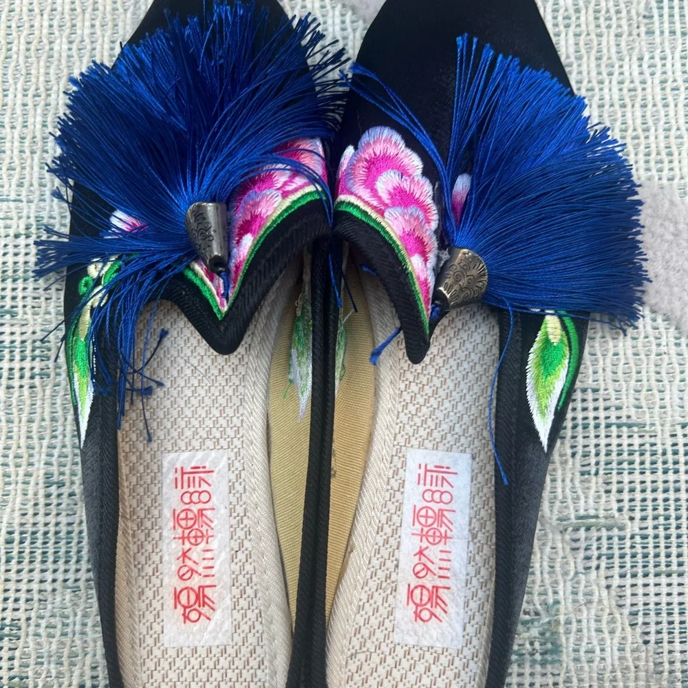 Floral Embroidery Tassel Women's Velvet Slippers Pointed Toe Comfort Slides - Picture 2 of 7